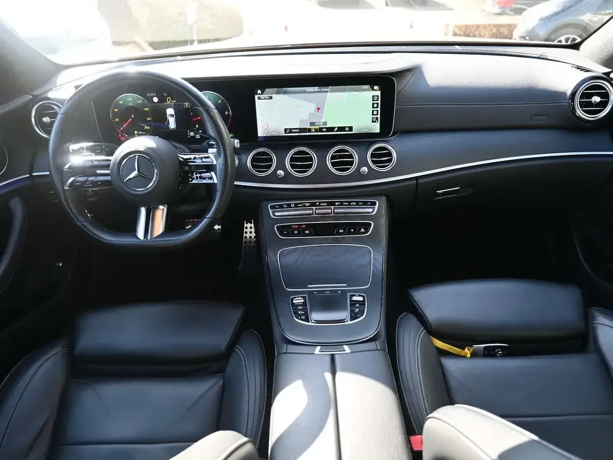 Gebraucht Mercedes E400 AMG line 330 PS (242 kW) 2022 Grau Kombi