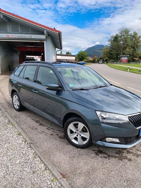 Grau Gebraucht 2021 Skoda Fabia Style Kombi | 14.900 € (Fairer Preis) - Bild 1/4