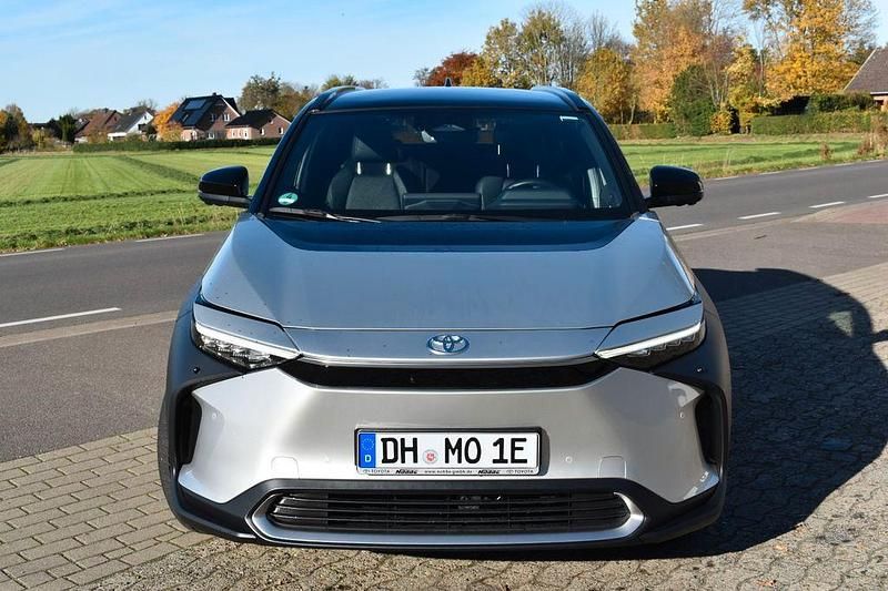 Gebraucht Toyota bZ4X 160 kW (218 PS) 2022 Silber SUV