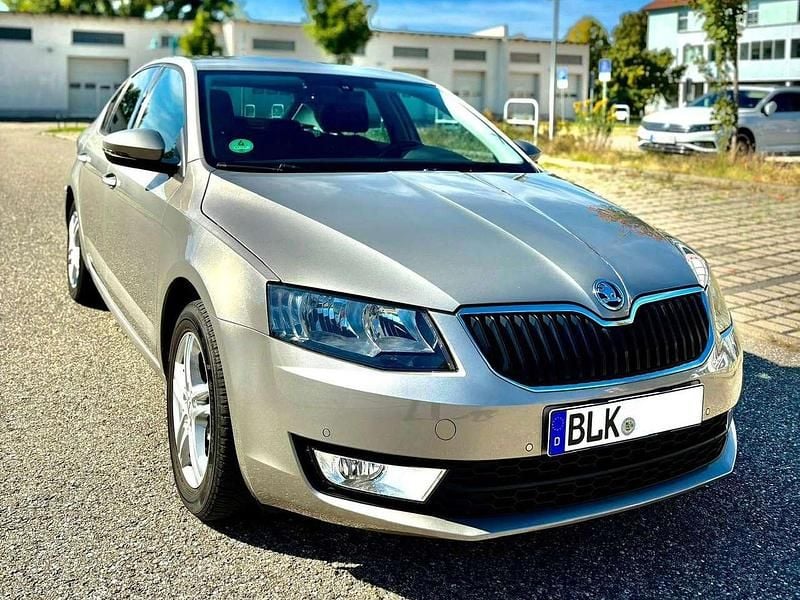 Grau Gebraucht 2013 Skoda Octavia Elegance Limousine | 7.500 € (Superpreis) - Bild 1/4