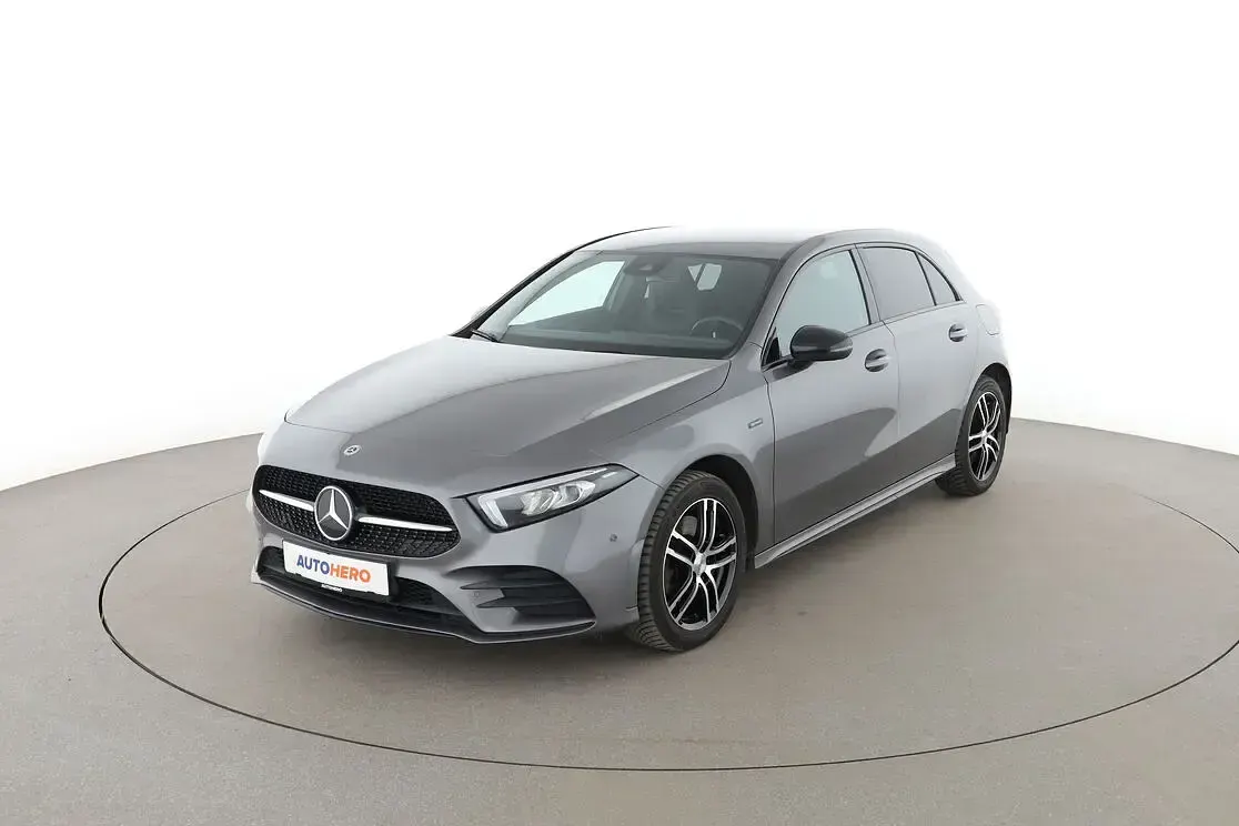 Gebraucht Mercedes A250 AMG line 102 PS (75 kW) 2020 Limousine