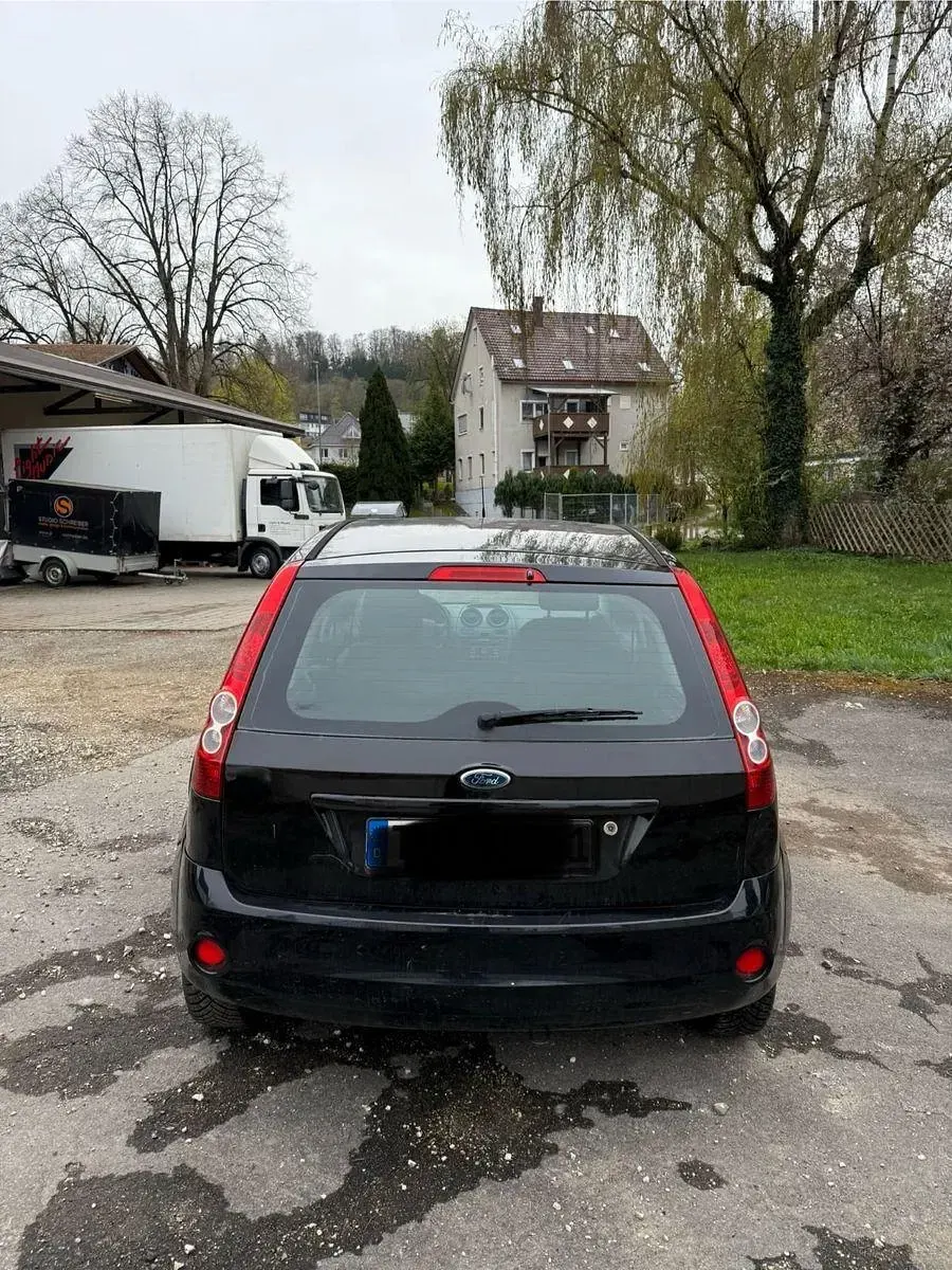 Gebraucht Ford Fiesta Ambiente 69 PS (50 kW) 2007 Schwarz Kleinwagen