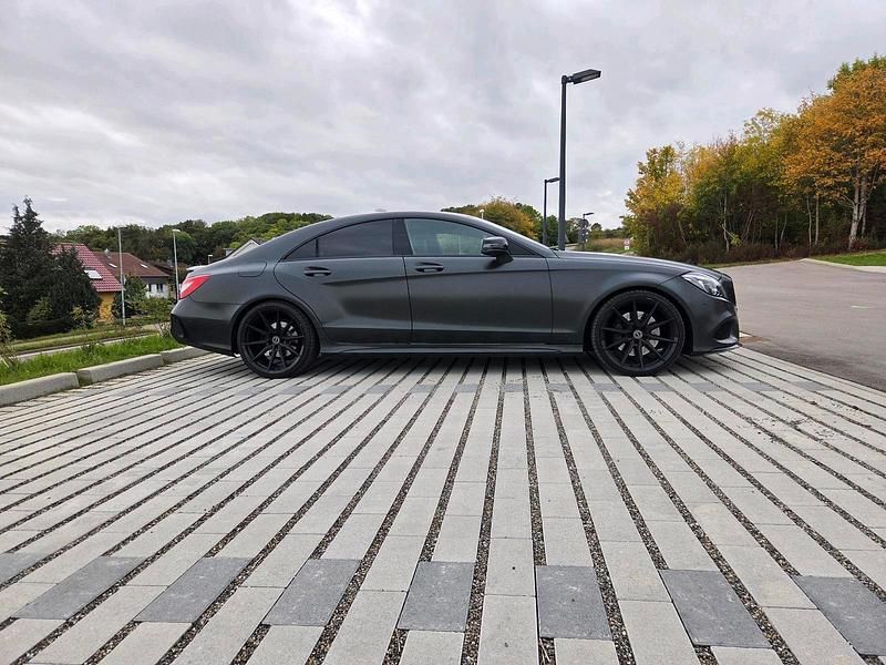 Silber Gebraucht 2014 Mercedes CLS400 AMG Limousine | 29.999 € - Bild 1/4