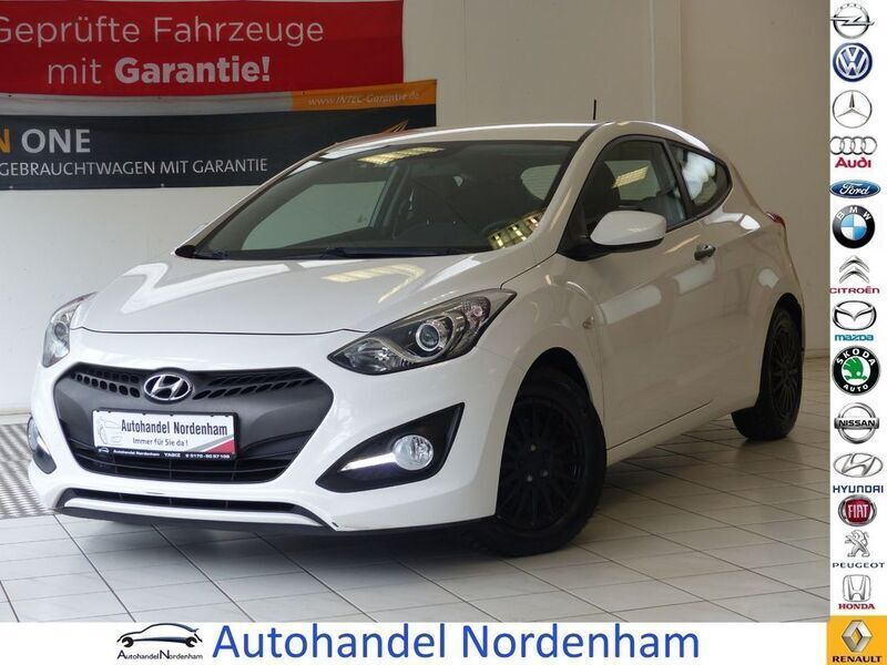Weiß Gebraucht 2013 Hyundai i30 Classic Coupé | 5.990 € (Fairer Preis) - Bild 1/4