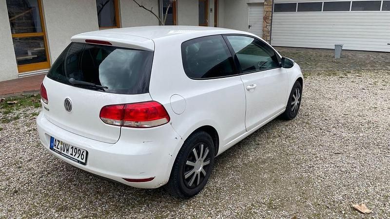 Gebraucht VW Golf VI Trendline 80 PS (58 kW) 2011 Weiß Kleinwagen