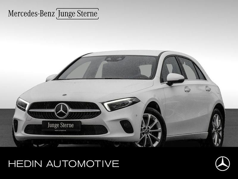 Unilack polarweiß Gebraucht 2022 Mercedes A250 Style Limousine | 24.990 € (Fairer Preis) - Bild 1/4