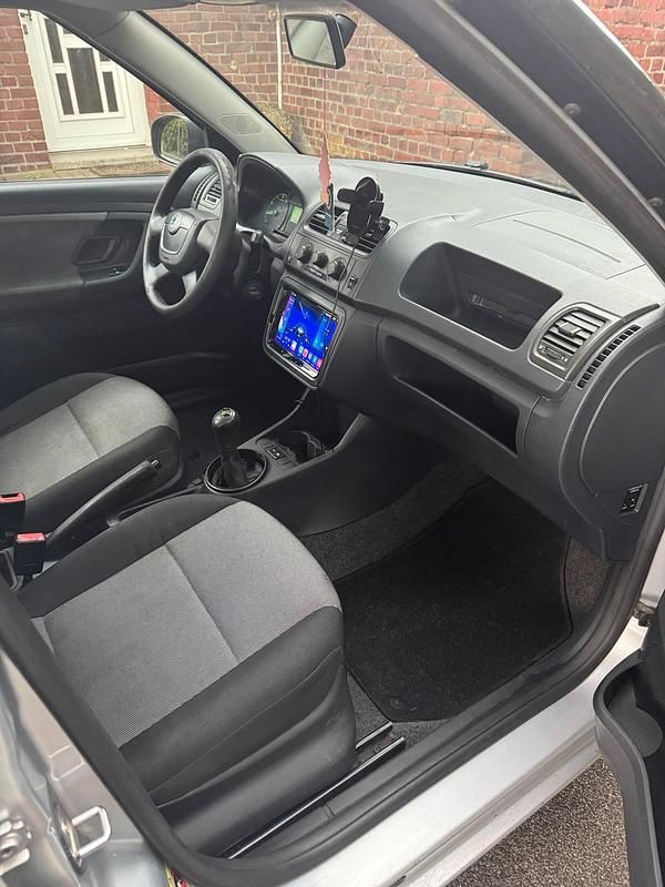 Silber Gebraucht 2009 Skoda Fabia Kleinwagen | 1.100 € (Superpreis) - Bild 1/4