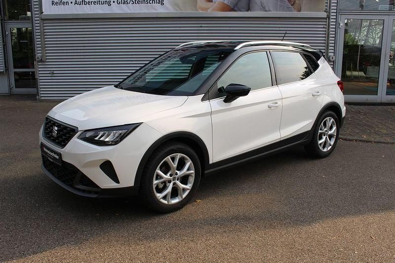 Weiß Gebraucht 2025 Seat Arona FR SUV | 19.990 € (Fairer Preis) - Bild 1/4