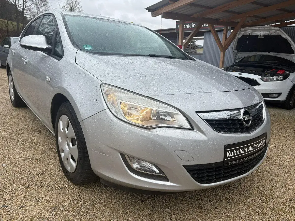 Gebraucht Opel Astra 116 PS (85 kW) 2010 Silber Limousine