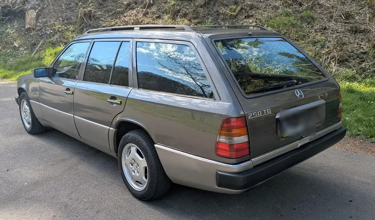 Second-hand Mercedes E250 94 CP (69 kW) 1990 Gri Break