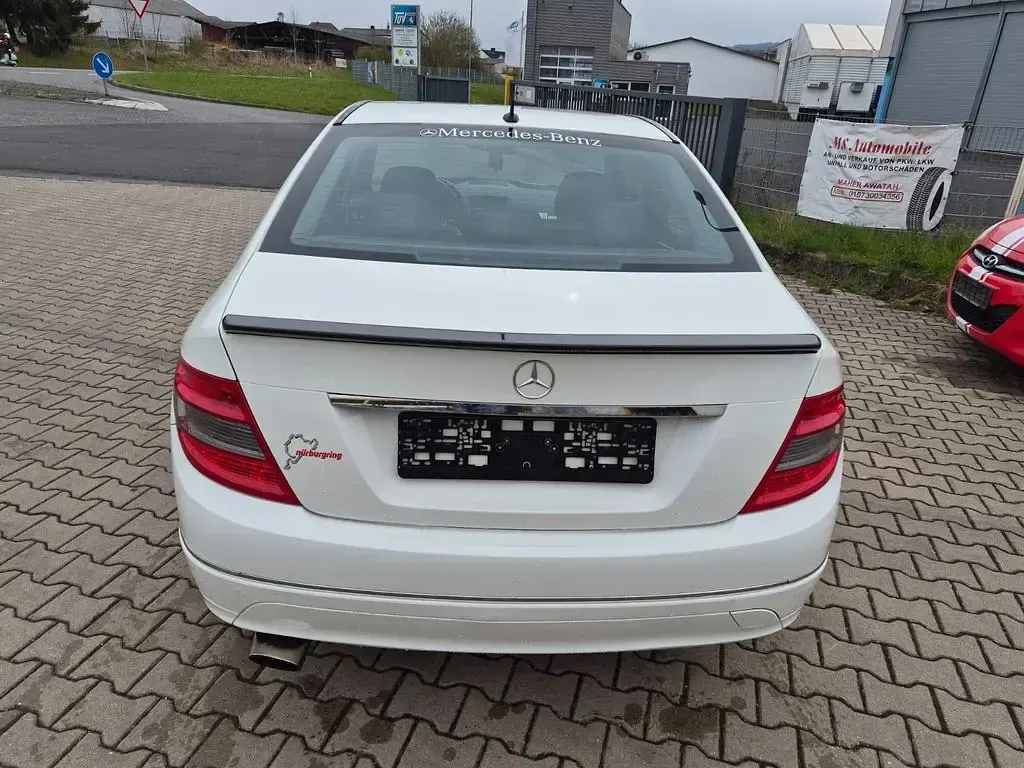 Gebraucht Mercedes C200 184 PS (135 kW) 2009 Weiß Limousine