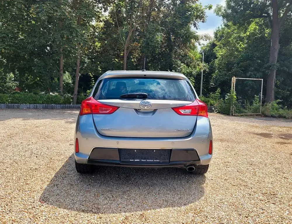 Gebraucht Toyota Auris Edition 132 PS (97 kW) 2013 Grau Limousine