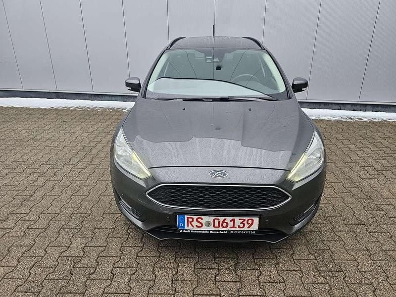 Gebraucht Ford Focus Business Edition 125 PS (91 kW) 2017 Grau Kombi