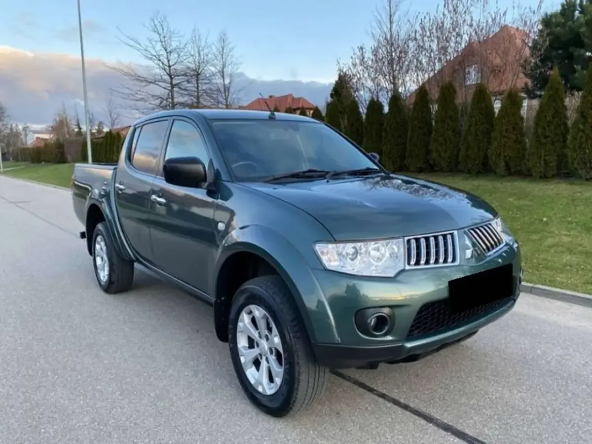 Gebraucht Mitsubishi L200 Intense 178 PS (130 kW) 2013 Grün Pickup