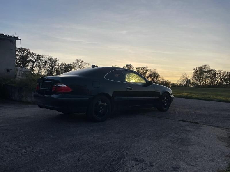 Schwarz Gebraucht 1997 Mercedes CLK230 Coupé | 1.300 € - Bild 1/4