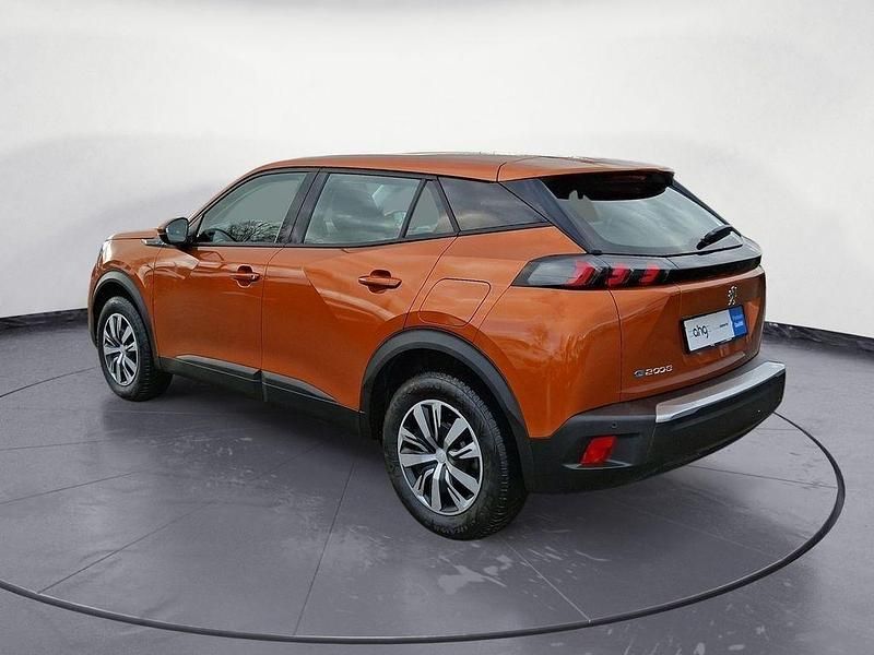 Gebraucht Peugeot e-2008 Active 100 kW (136 PS) 2021 Orange SUV