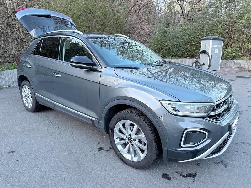 Gebraucht VW T-Roc Style 150 PS (110 kW) 2024 Grau SUV