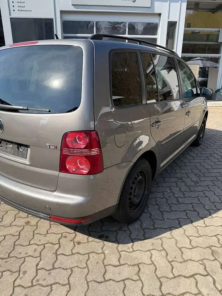 Gebraucht VW Touran Trendline 140 PS (102 kW) 2010 Slate grey metallic Van / Kleinbus