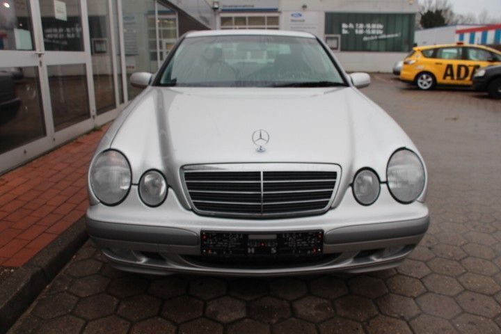 Occasion Mercedes E200 Classic 163 ch (119 kW) 2000 Argent Berline