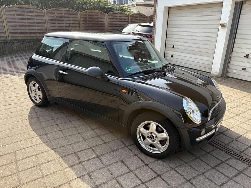 Second-hand Mini ONE 90 CP (66 kW) 2002 Negru Hatchback