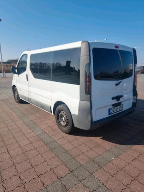 Weiß Gebraucht 2004 Renault Trafic Van | 3.900 € (Superpreis) - Bild 1/4