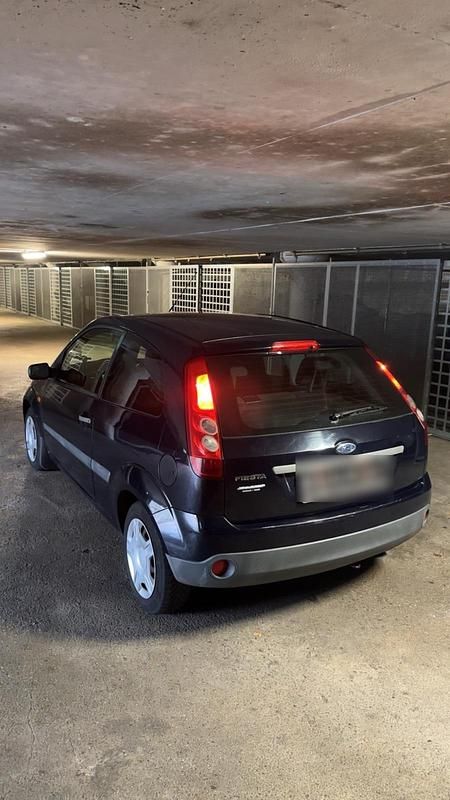 Blau Gebraucht 2006 Ford Fiesta Kleinwagen | 1.350 € (Fairer Preis) - Bild 1/4