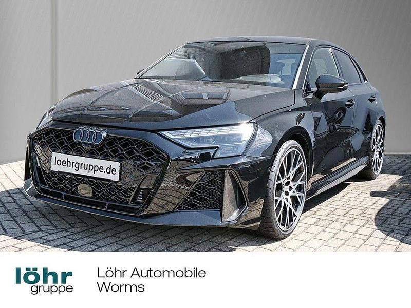 Mythosschwarz metallic Neu 2025 Audi RS3 Sport Kleinwagen | 71.650 € (Guter Preis) - Bild 1/4