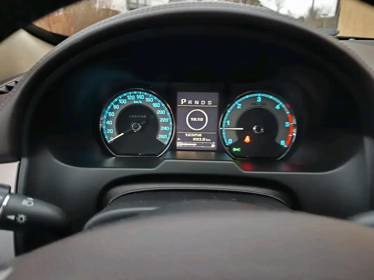 Usata Jaguar XF 241 CV (177 kW) 2012 Verde Berlina