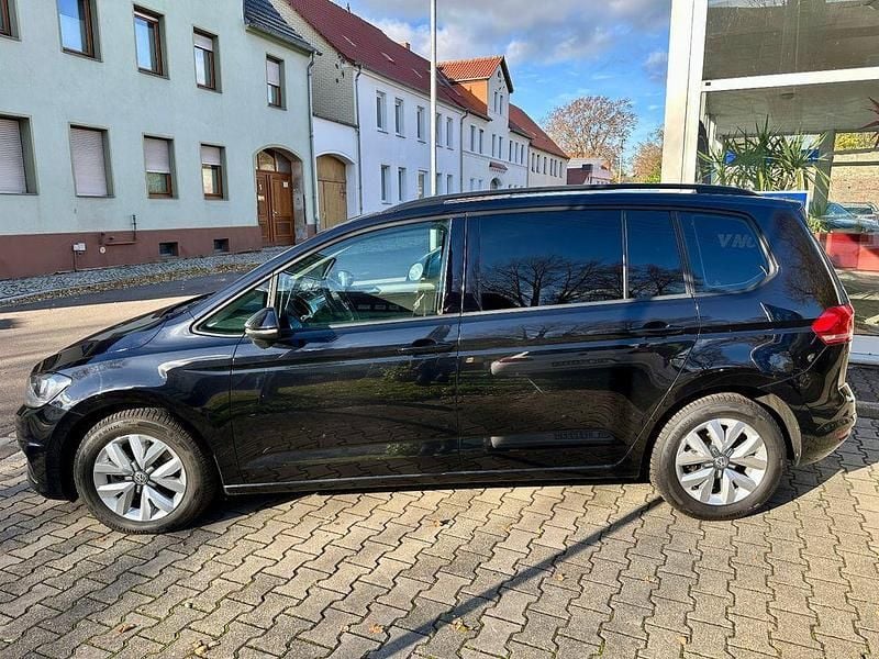 Gebraucht VW Touran S 110 PS (80 kW) 2016 Schwarz Van / Kleinbus
