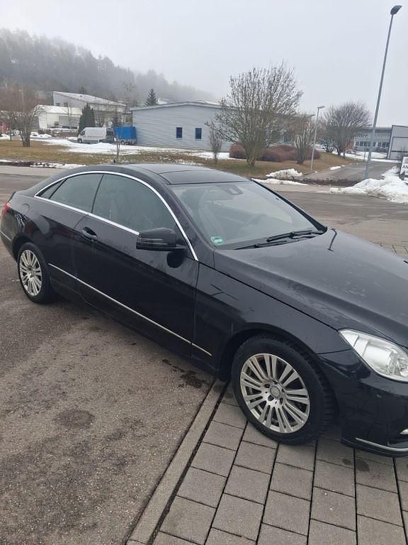 Gebraucht Mercedes E220 170 PS (125 kW) 2012 Schwarz Coupé