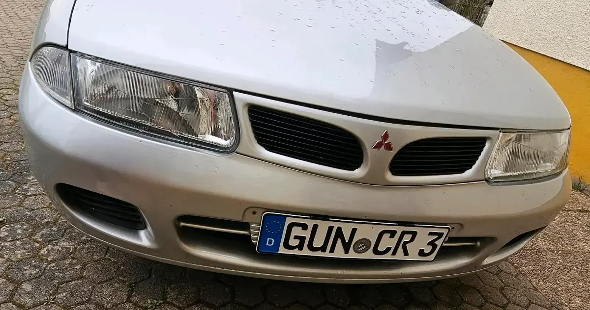 Gebraucht Mitsubishi Carisma 90 PS (66 kW) 1998 Silber Limousine