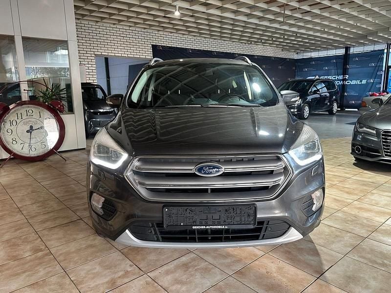 Usado Ford Kuga Titanium 179 HP (131 kW) 2017 Cinzento SUV