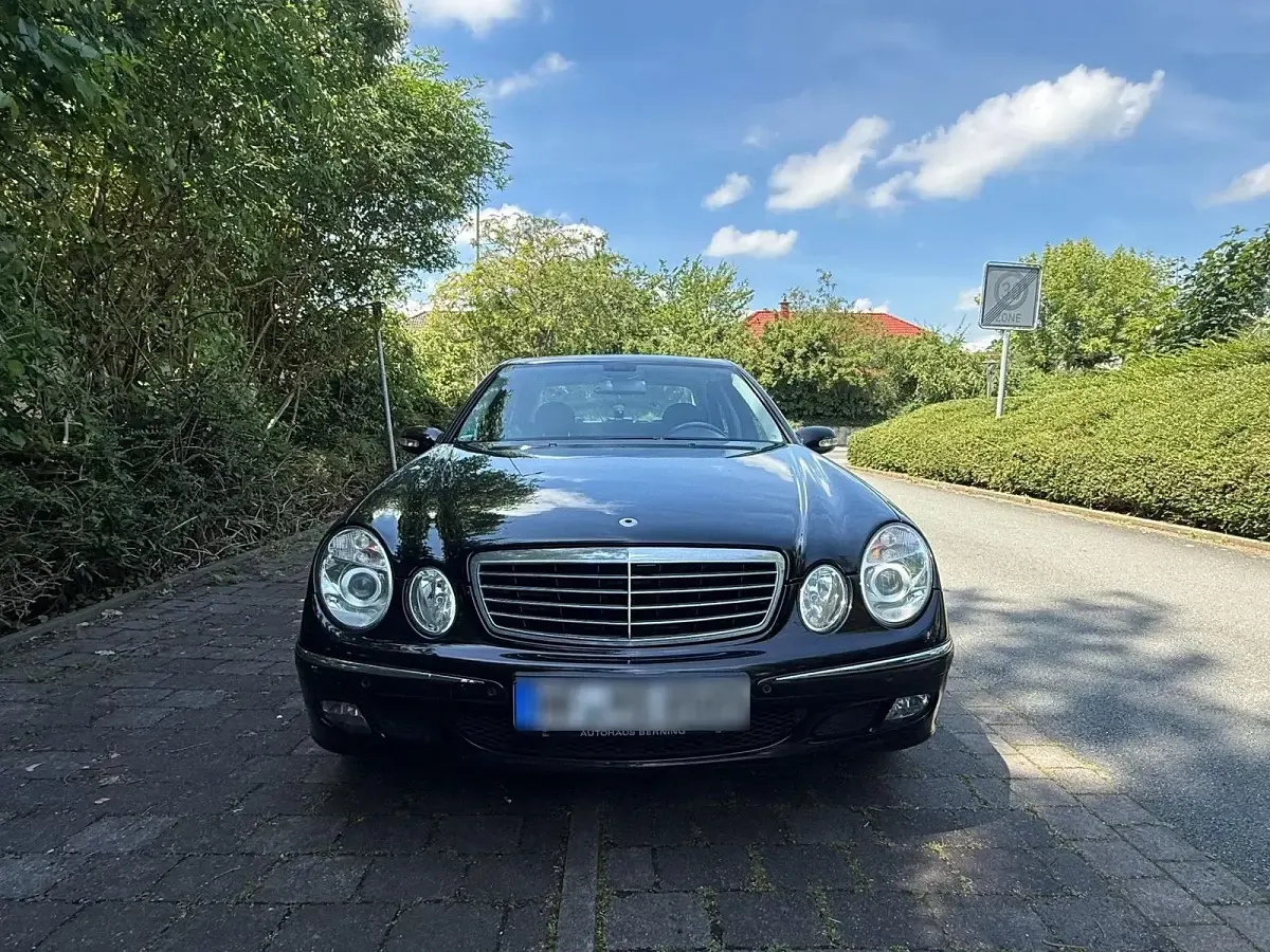 Gebraucht Mercedes E240 176 PS (129 kW) 2005 Schwarz Limousine