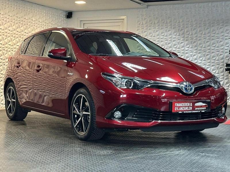 Gebraucht Toyota Auris Hybrid Edition-S 136 PS (100 kW) 2017 Rot Limousine