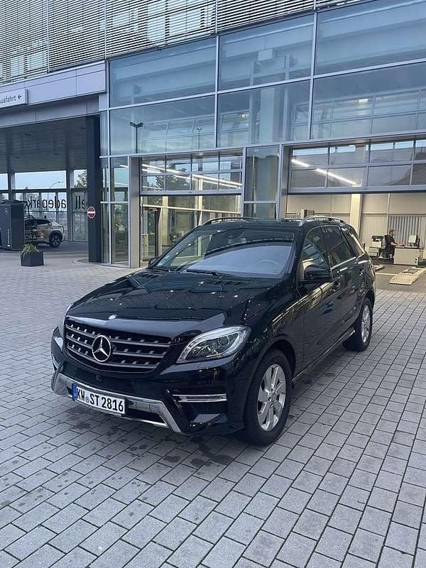 Schwarz Gebraucht 2014 Mercedes ML350 SUV | 18.599 € (Superpreis) - Bild 1/4