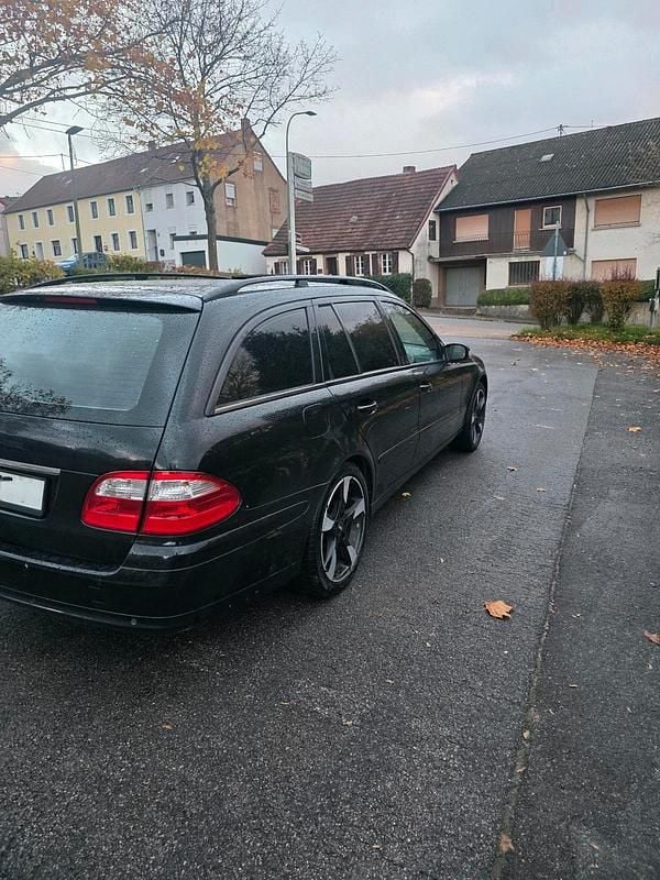 Schwarz Gebraucht 2004 Mercedes E200 Kombi | 1.799 € (Superpreis) - Bild 1/4