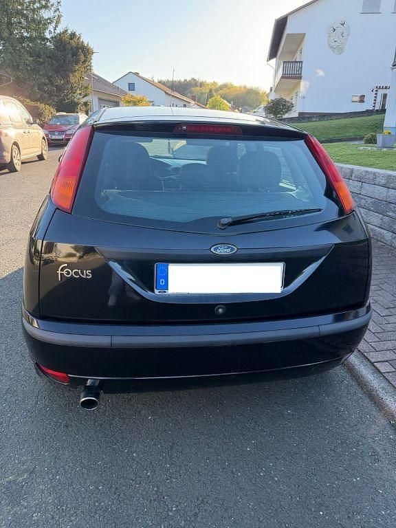 Second-hand Ford Focus 101 CP (74 kW) 2004 Negru Berlinǎ