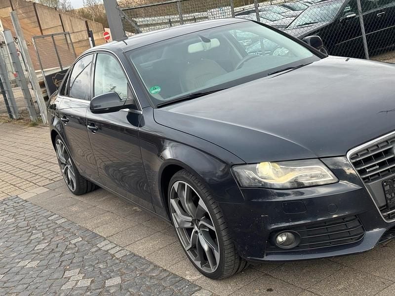 Gebraucht Audi A4 Design 179 PS (131 kW) 2011 Blau Limousine