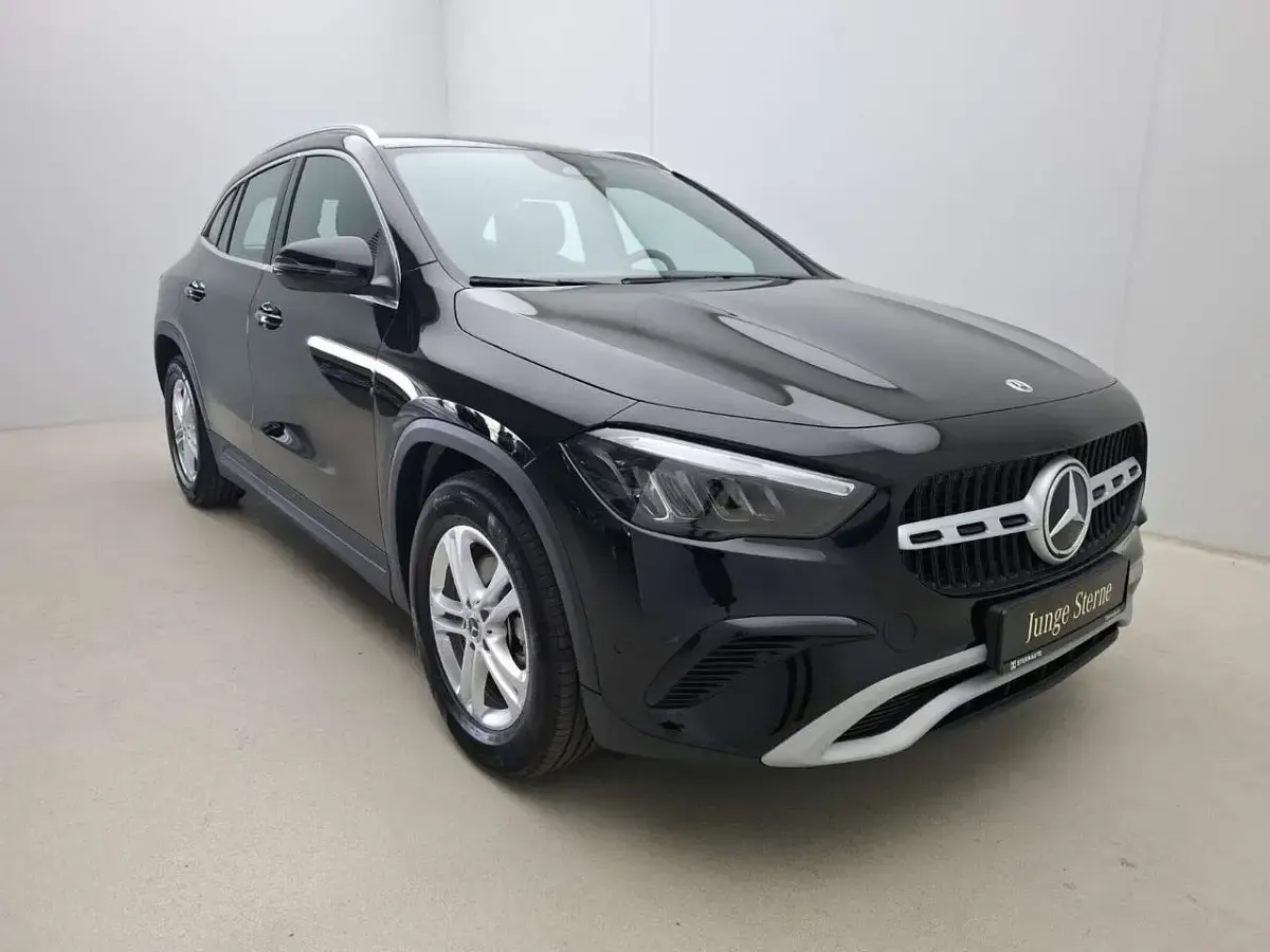 Gebraucht Mercedes GLA200 163 PS (119 kW) 2024 Unilack nachtschwarz SUV