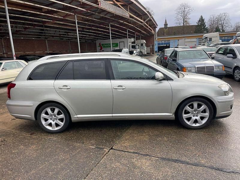Gebraucht Toyota Avensis Executive 147 PS (108 kW) 2006 Silber Kombi