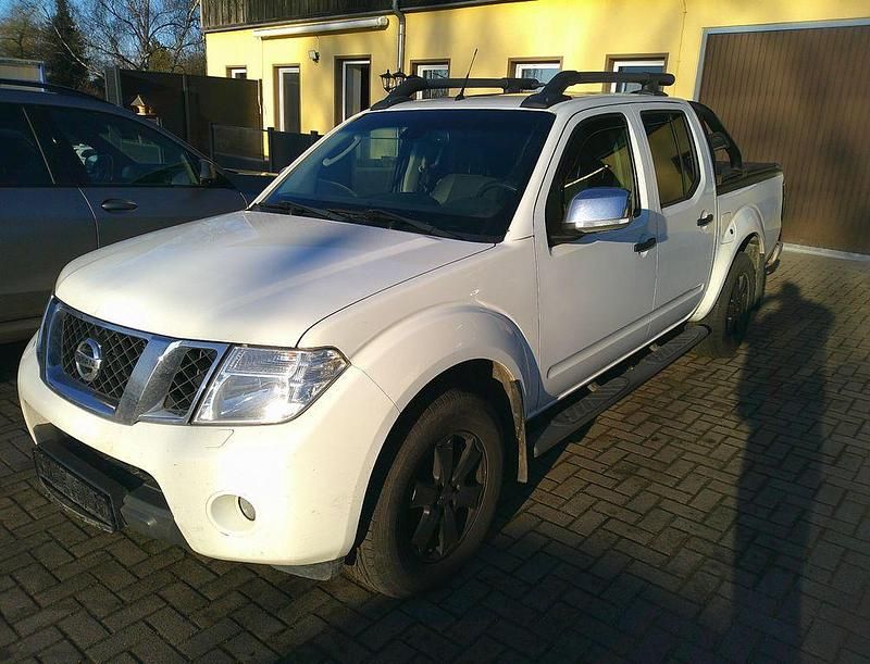 Gebraucht Nissan Navara 190 PS (139 kW) 2011 Weiß Abholung