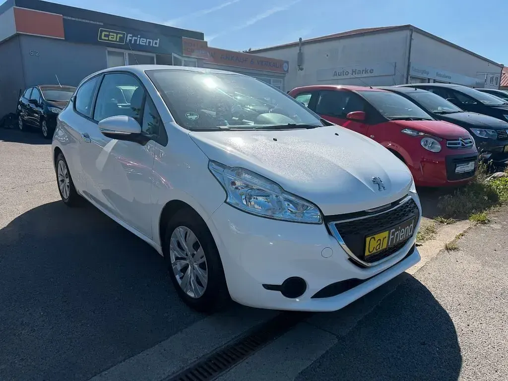 Gebraucht Peugeot 208 Active 68 PS (50 kW) 2014 Weiß Kleinwagen