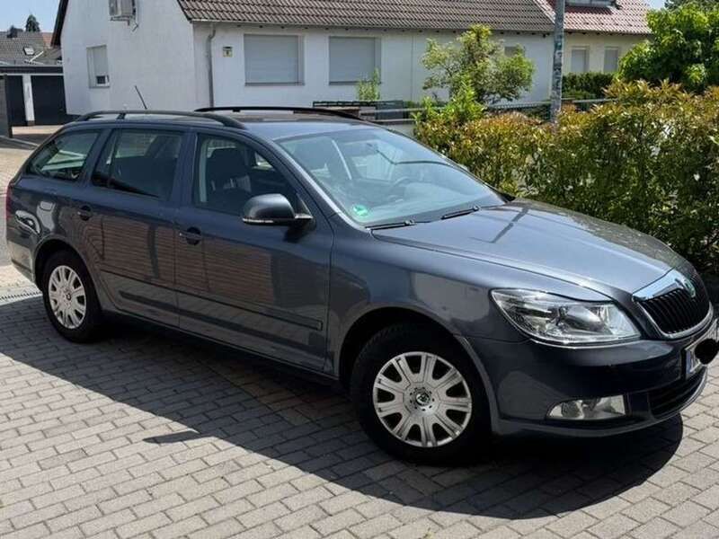 Grau Gebraucht 2011 Skoda Octavia Ambiente Kombi | 4.500 € (Guter Preis) - Bild 1/4