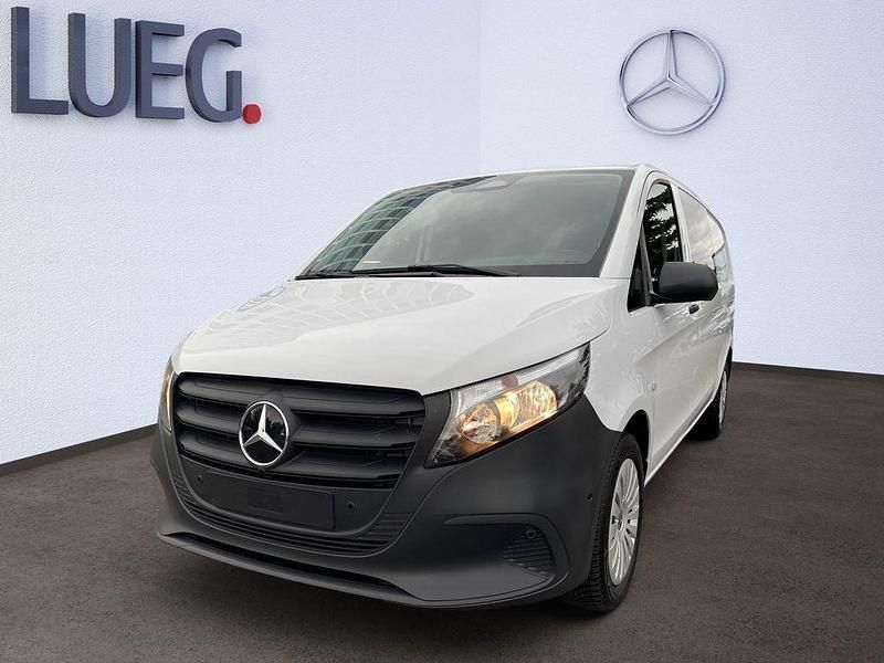 Weiß Gebraucht 2024 Mercedes Vito Van / Kleinbus | 47.344 € - Bild 1/4
