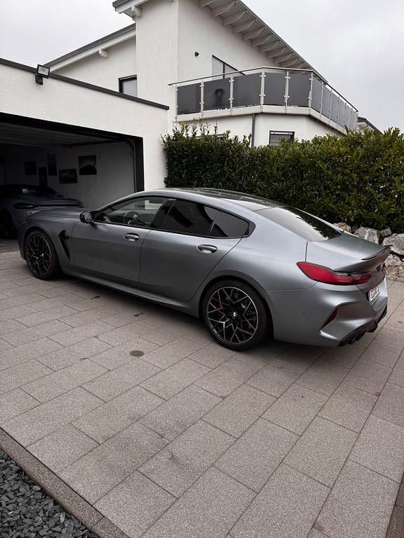 Grau Gebraucht 2021 BMW M8 Competition Edition Coupé | 81.900 € - Bild 1/4