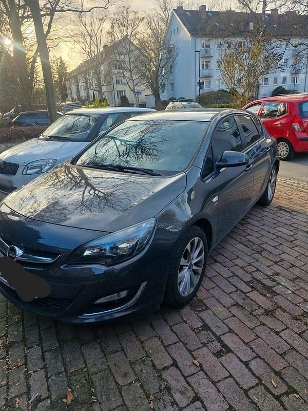 Gebraucht Opel Astra Edition 120 PS (88 kW) 2013 Grau Limousine