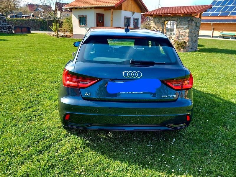 Gebraucht Audi A1 Sportback Advanced 95 PS (69 kW) 2020 Grau Kleinwagen