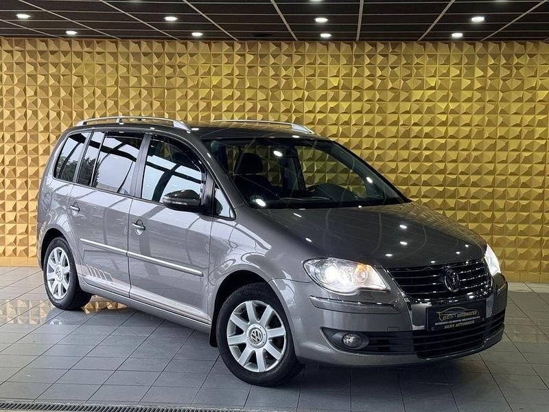 Grau Gebraucht 2009 VW Touran Highline Van / Kleinbus | 4.250 € (Fairer Preis) - Bild 1/4