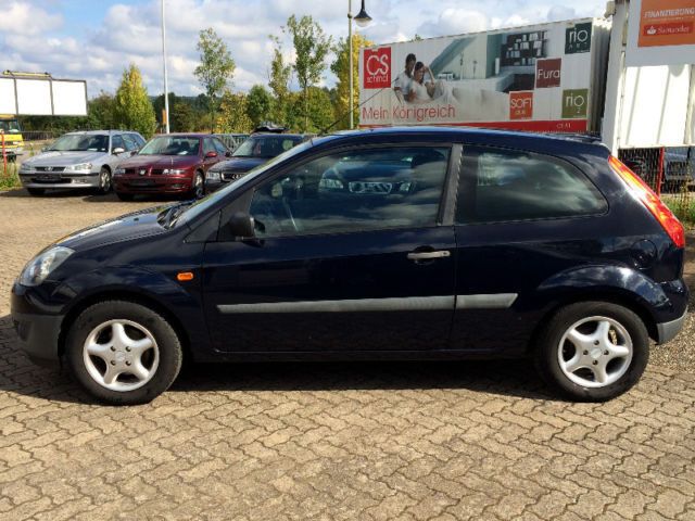 Gebraucht Ford Fiesta Ambiente 60 PS (44 kW) 2006 Blau metallic Kleinwagen