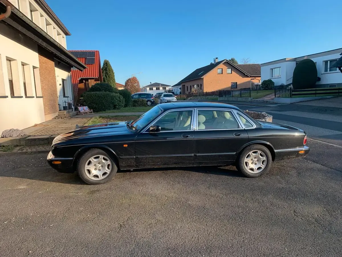 Gebraucht Jaguar XJ8 286 PS (210 kW) 2000 Schwarz Limousine